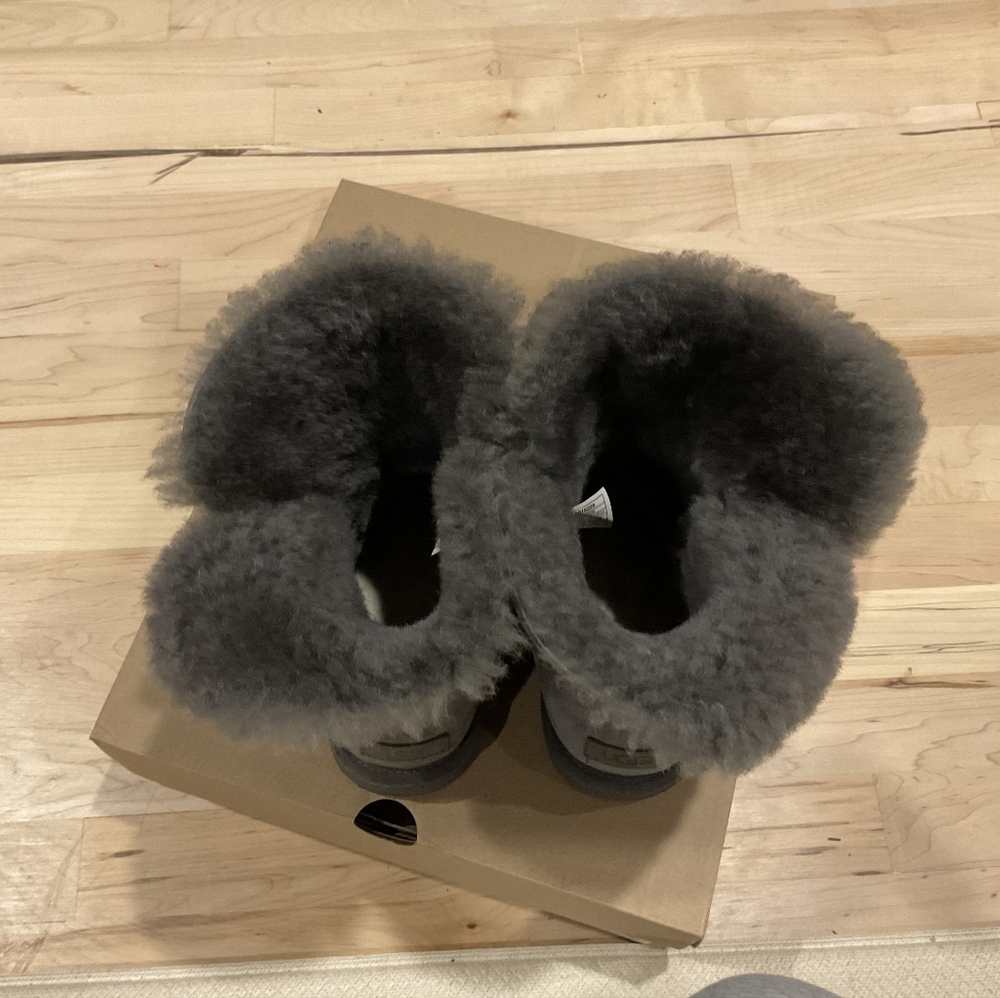 UGG Bailey Button II Grey - Picture 11 of 11
